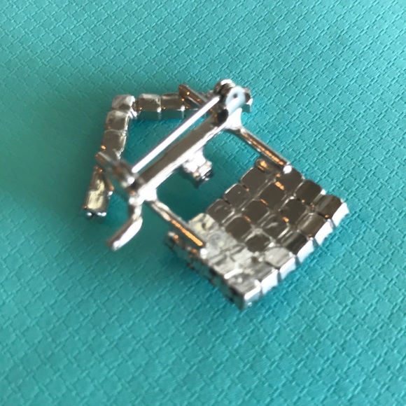 Wishing well pin - Picture 2 of 3